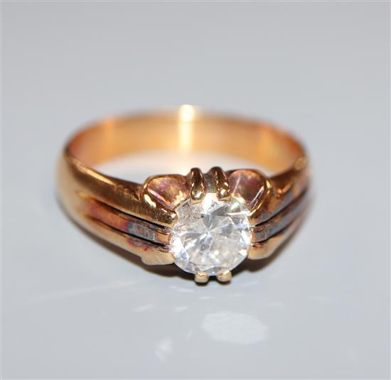 A gentlemans 18ct yellow metal and claw set solitaire diamond ring, size S.